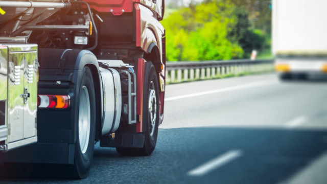 Задържаха нелегални мигранти на митницата в Пловдив, вмъкнали се в тир